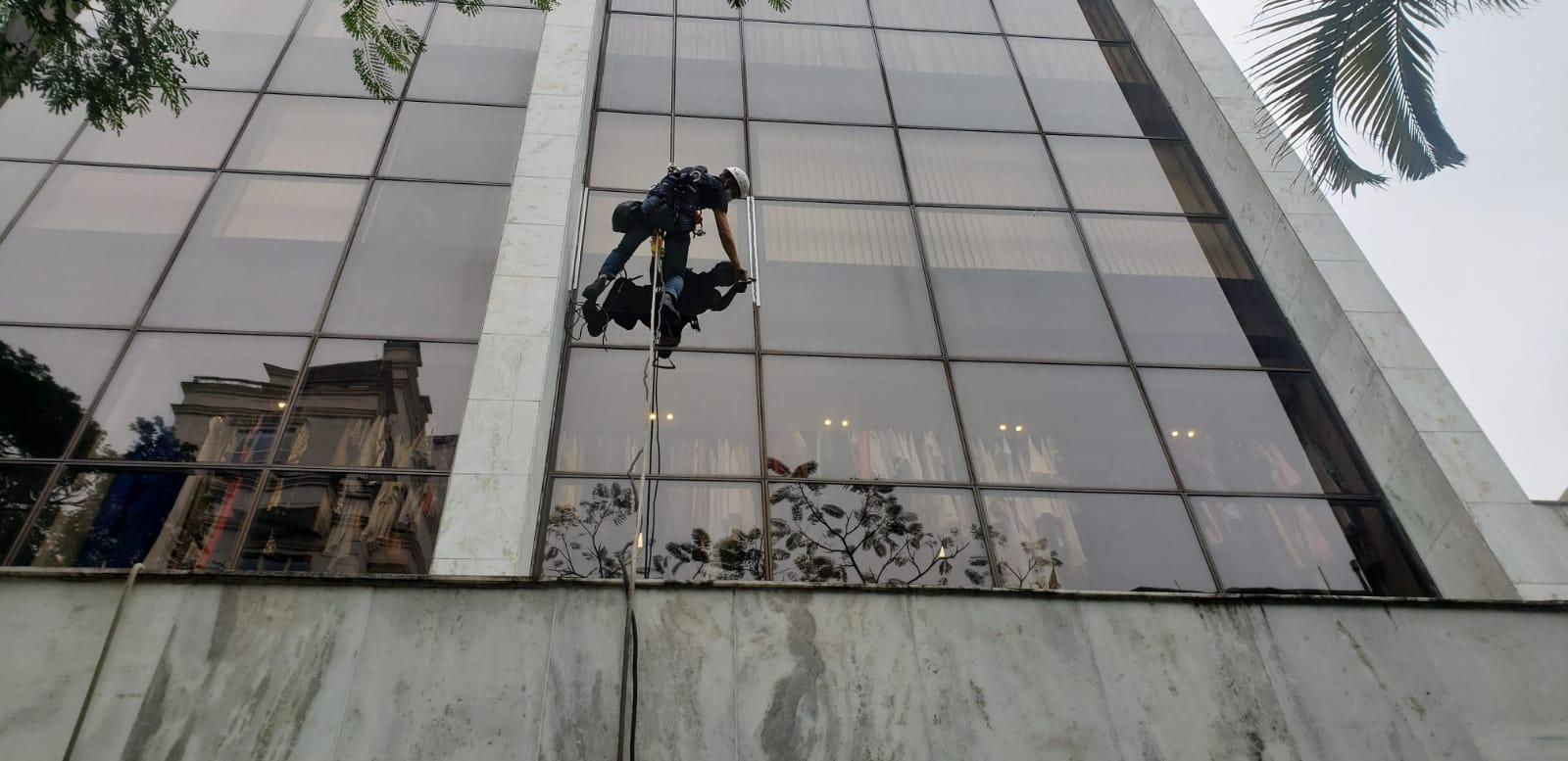 Manutenção predial em Porto Alegre limpeza de fachadas e correções
